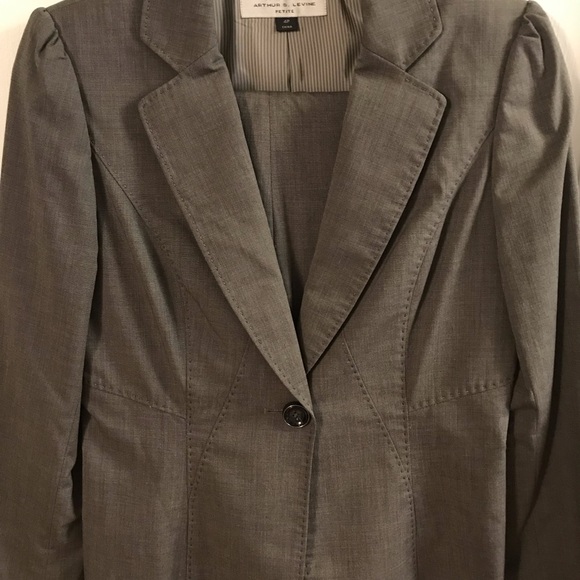 Tahari - Picture 2 of 2